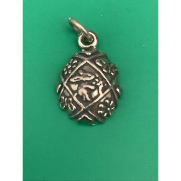 .925 Rabbit Daisy Flower Vintage Egg Sterling Silver Jewelry Charm #Easter - Picture 1 of 3